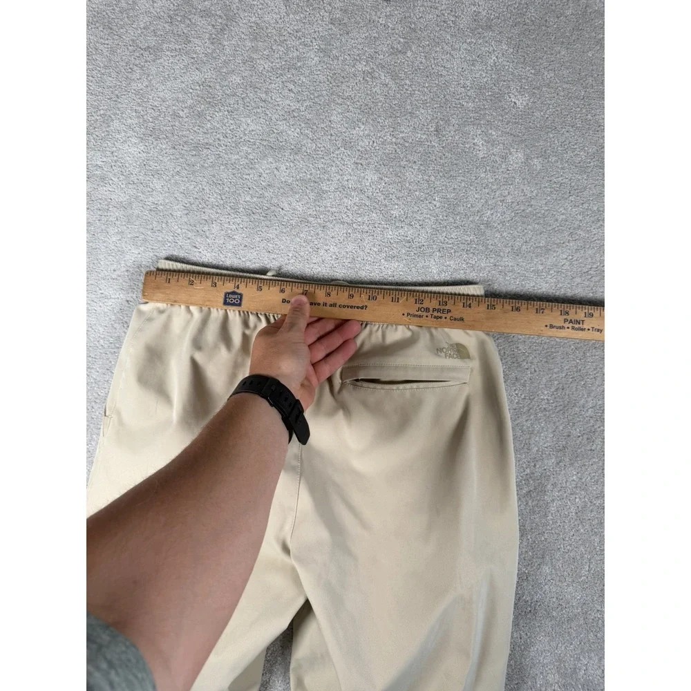 The North Face Standard Jogger Men's‎ Size 30, Tapered Logo Beige Drawstring